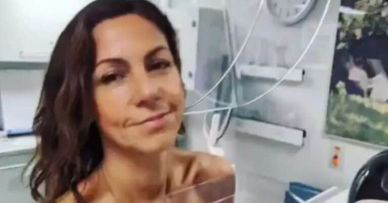 Una histórica presentadora de BBC sorprendió a sus fans al aparecer desnuda en su cuenta de Instagram