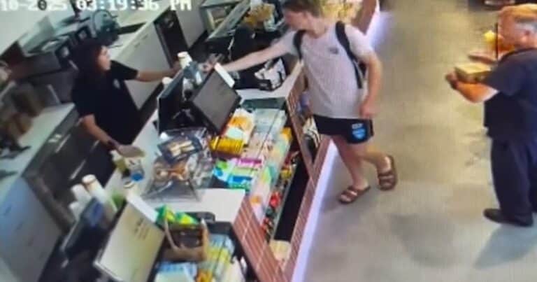 Halló miles de dólares, los devolvió y recibió recompensa: «Él no quería ningún reconocimiento»