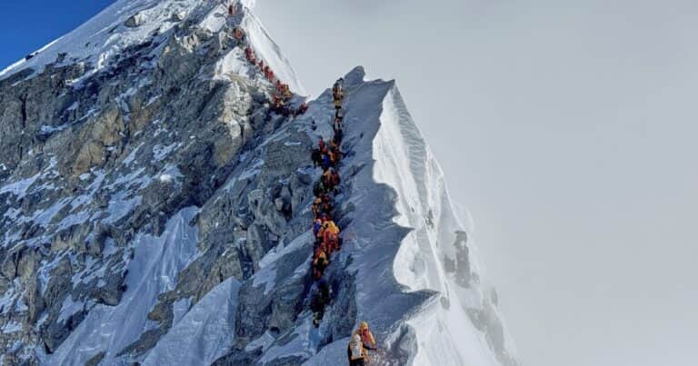 En el Everest hay 300 cadáveres ¿por qué motivos no los bajan?