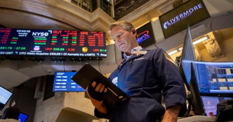 Con el paquete de ayuda de Estados Unidos, el riesgo país baja a 900 puntos