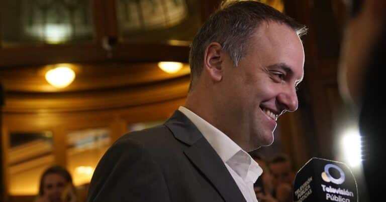 Manuel Adorni contó la versión oficial de cómo fue la renuncia de Espert a su candidatura y cuándo se lo dijo a Milei