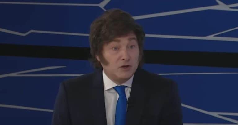 Milei calificó como un «gesto noble» la renuncia de Espert y sugirió ser víctima «de una venganza del kirchnerismo por meter presa a Cristina»