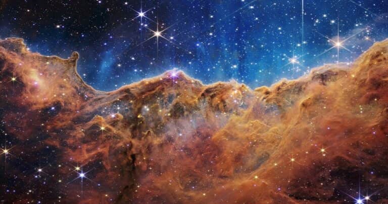 Comprobaron que el universo se acerca a la mitad de su vida