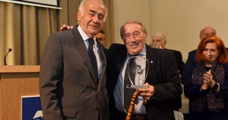 El periodista José Ignacio López fue reconocido por la dirigencia empresaria