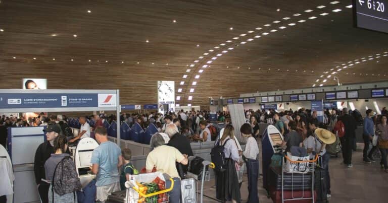 Un aeropuerto japonés ostenta un notable récord de servicio, pero afronta un gran desafío estructural: se hunde