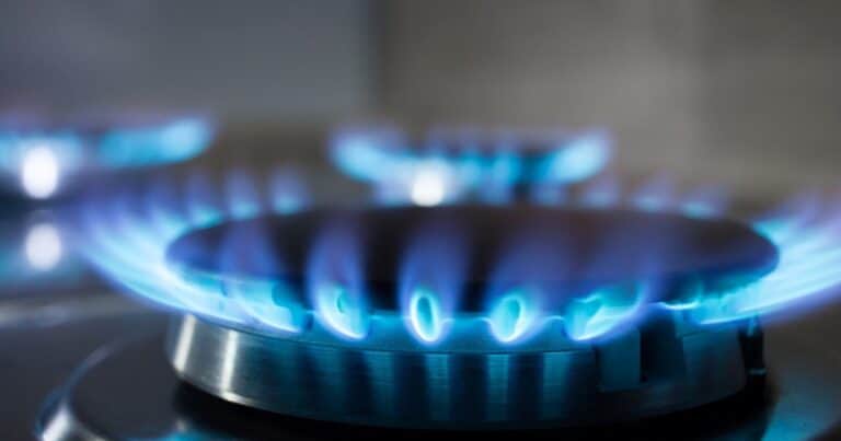El Gobierno libera las tarifas: sube el gas 3,8% y se esperan aumentos de luz, nafta y otros servicios
