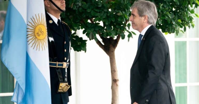 Luis Caputo: «Trump apoya nuestras políticas, si en 2027 gana un comunista no lo imagino apoyando a la Argentina»
