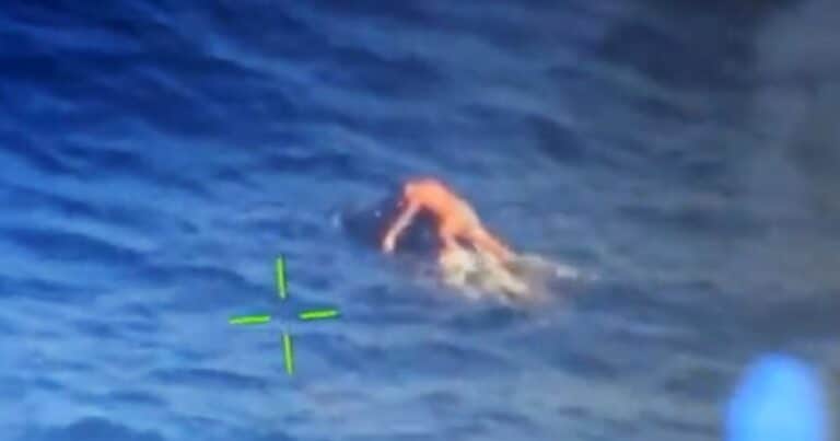 Naufragó con su moto acuática y sobrevivió 36 horas a la deriva en altamar: el video del milagroso rescate