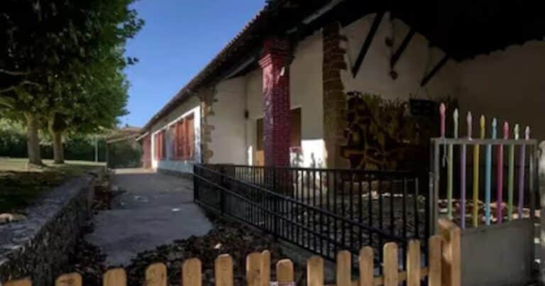 Escándalo en una colonia de vacaciones en España: denuncian que los adultos se bañaban con los chicos en grupos mixtos