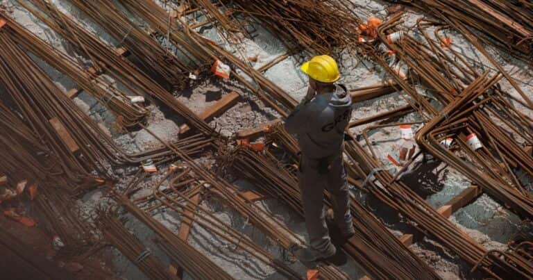Leve rebote de la construcción y la industria en agosto después de meses de caída