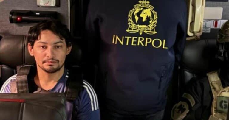 Su «bautismo aéreo», una camiseta de Argentina y pollo con ensalada: así fue el traslado de Ozorio tras ser expulsado de Perú