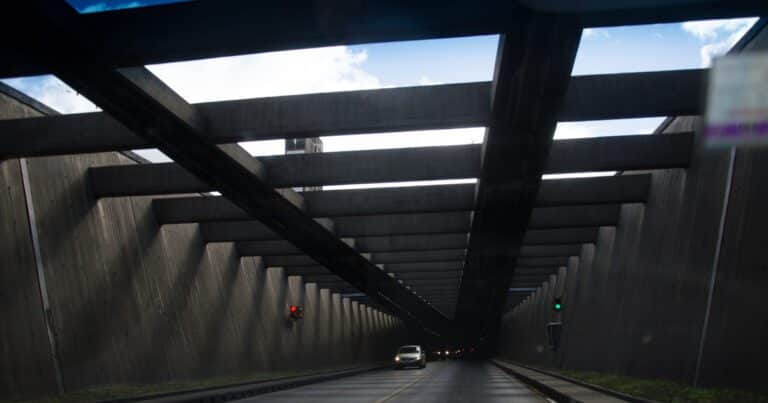 ¿En dónde queda el único túnel submarino de América Latina y qué ciudades conecta?