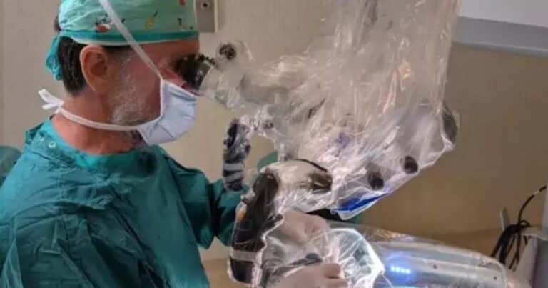 Histórico avance médico: dos niños sordos pueden escuchar gracias a un oído biónico