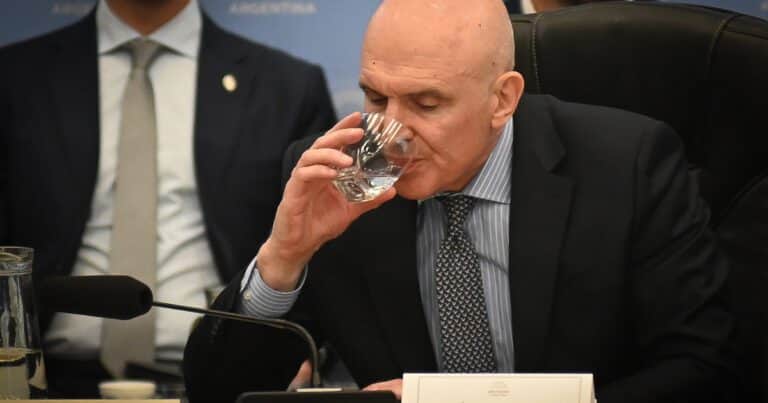 Las denuncias congelaron la campaña oficialista: ¿hasta cuándo seguirá Espert sin dar explicaciones?
