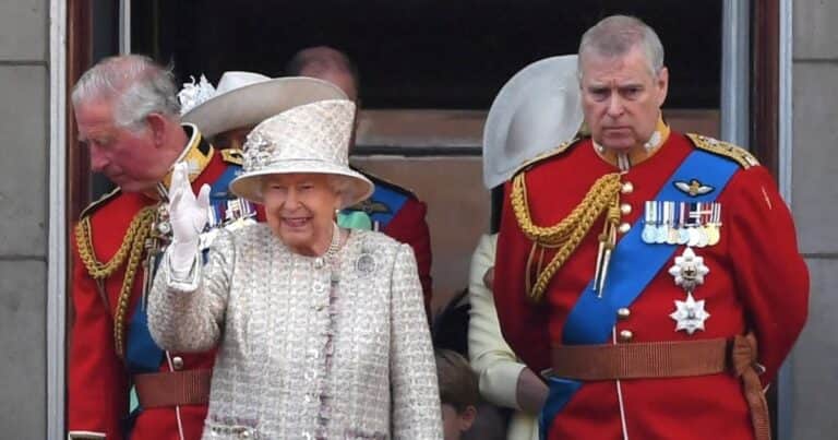 La drástica decisión que tomó antes de morir la reina Isabel II con el príncipe Andrés, su hijo favorito
