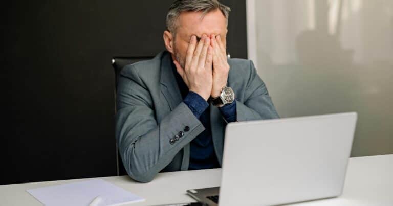 Sufría de intensos dolores de cabeza y pensó que tenía migrañas, pero nueve años después recibió un diagnóstico certero