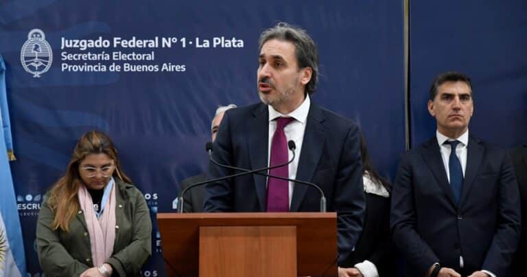 El juez Ramos Padilla pidió dos opiniones antes de resolver sobre la lista de La Libertad Avanza y la reimpresión de boletas