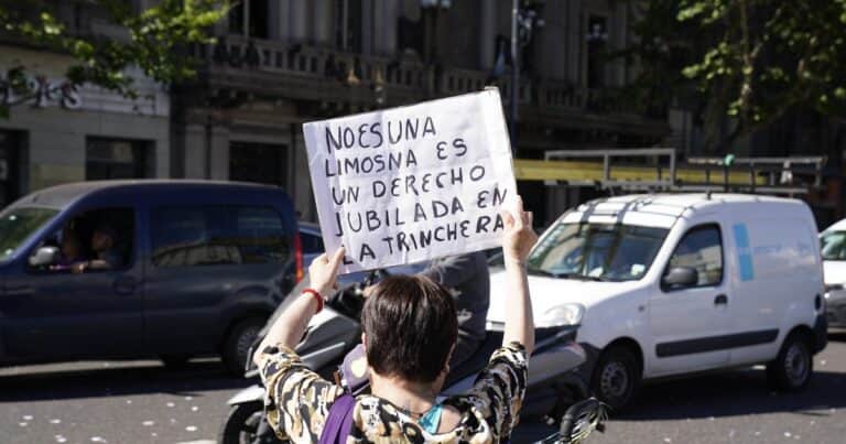 Los cinco millones de jubilados que cobran la mínima perdieron el 30% de sus haberes desde desde 2017