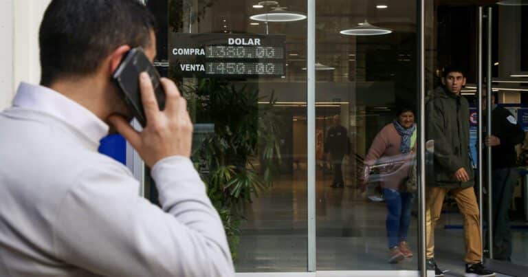 Con ventas por US$ 200 millones en tres días, el Tesoro logró frenar al dólar aunque crecen las dudas en el mercado