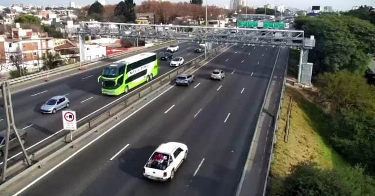 Peajes: Milei quiere el cobro automático en las rutas a fin de 2026 y el Telepase será obligatorio