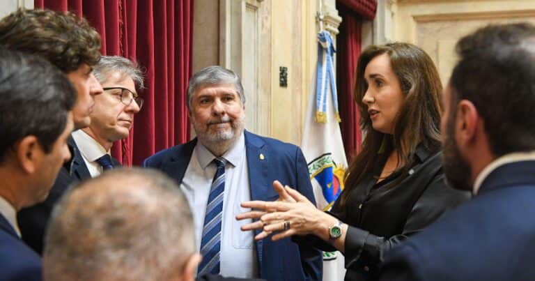 La oposición se prepara para ratificar la ley de DNU, pero el oficialismo especula con las fechas para que quede en un limbo