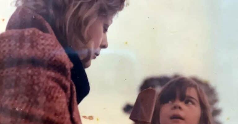 «Mi madre me pegó y quemó durante 15 años»: la historia de Caroline Eshghi y por qué su caso puede cambiar las leyes