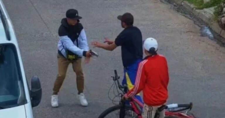 Detuvieron al hombre que mató a su amigo tras una insólita discusión en plena calle en Hurlingham