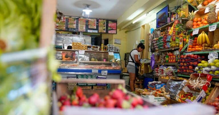 Canasta Básica: una familia necesitó 1.213.798,81 pesos en octubre para no ser pobre