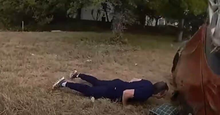 Impactante video: policías reanimaron a una beba que quedó debajo de un auto en un accidente de tránsito