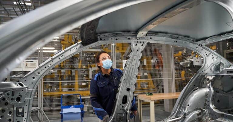 Alerta de la UIA: la actividad industrial cayó en el último año y está peor que en 2022