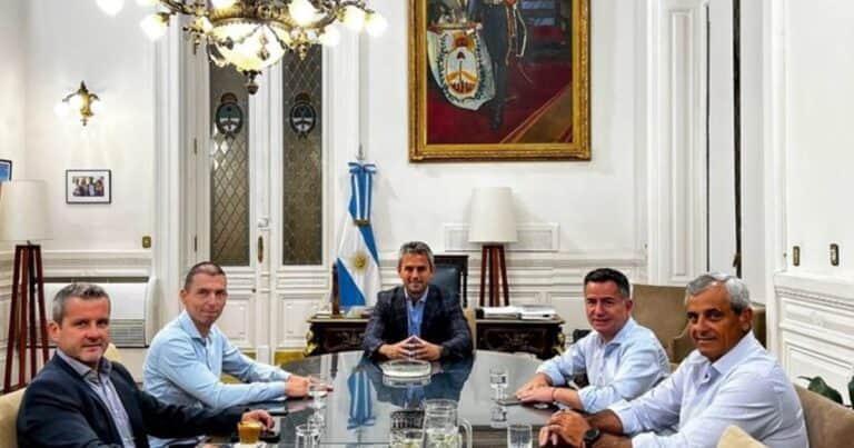 Milei suma diputados: tres radicales se pasaron al bloque libertario que pelea la primera minoría con el kirchnerismo