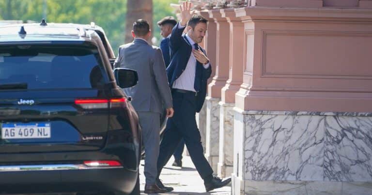Luis Petri explicó su curioso abrazo a los saltos con Milei y dijo que el 10 de diciembre empieza «la madre de todas las batallas» en el Congreso