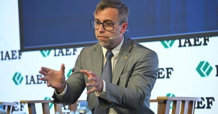Dólar: «Argentina no está preparada» para que el tipo de cambio fluctúe libremente dice un hombre clave de Caputo