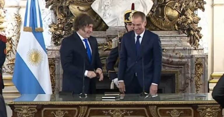 La jura de Santilli como ministro del Interior: marcha atrás con el Renaper y el Salón Blanco pintado de amarillo