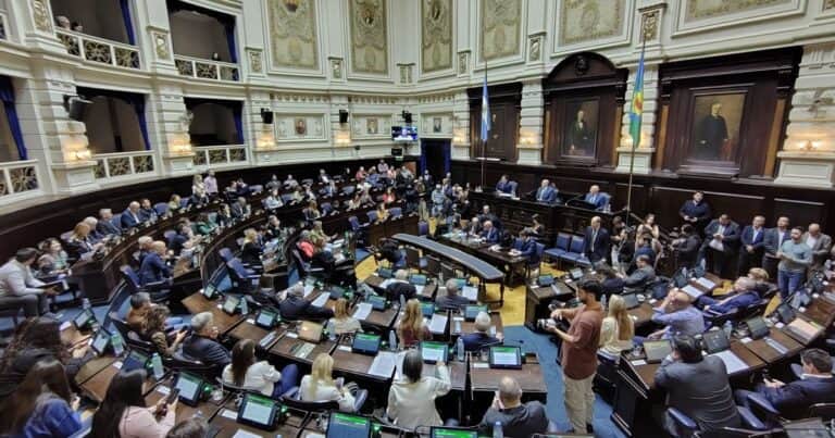 Kicillof logró dictamen para el Presupuesto y tiene una semana para negociar con La Cámpora