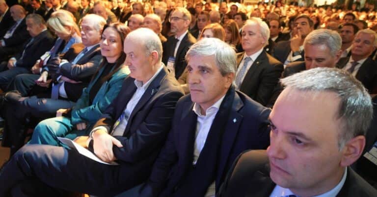 Los detalles «confidenciales» de la reforma tributaria por la que pulsean Caputo y Sturzenegger: los cambios que vienen en IVA y Ganancias