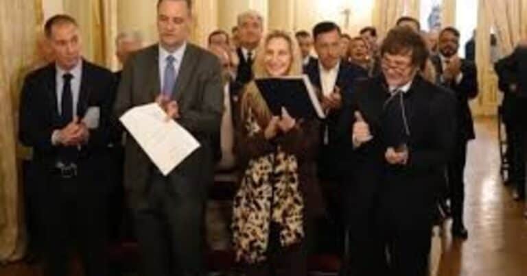 Otro gesto de Javier Milei hacia los evangélicos: oró con ellos en la Casa Rosada
