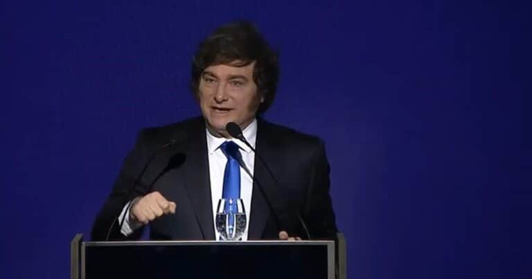 Milei en Corrientes: festejo por el acuerdo comercial con Trump y otra fuerte crítica a Domingo Cavallo