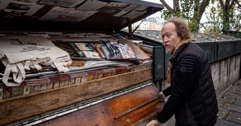 Los ‘bouquinistes’ de París cumplen 475 años: «Seremos los últimos pequeños libreros»
