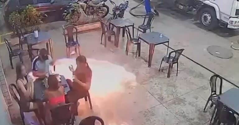 Encendió un cigarrillo en una estación de servicio y causó un incendio