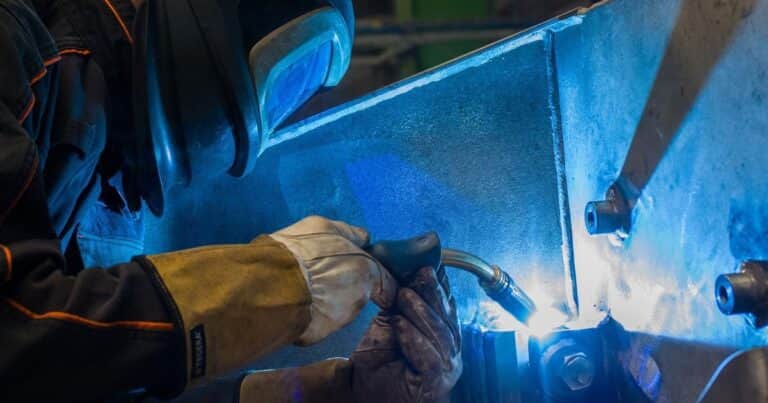 Con las importaciones en alza, la actividad metalúrgica sigue cayendo y ya está casi 18 puntos abajo del nivel de 2023