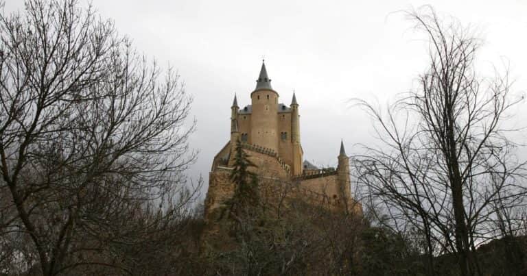 Siete castillos de España que parecen de película: fortalezas, leyendas y vistas de otro tiempo