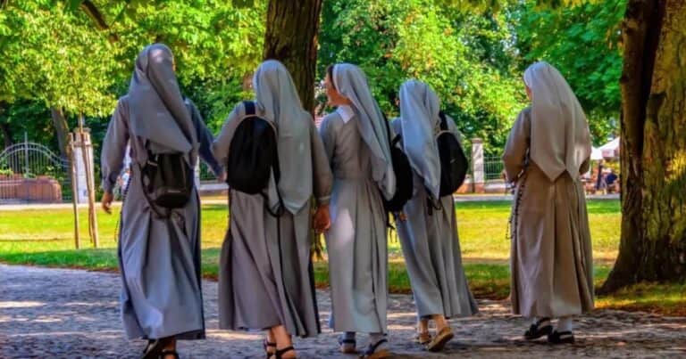 Cada vez hay más católicos en el mundo pero menos sacerdotes y monjas