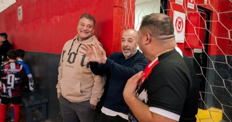 Tras las elecciones, el «Turco» García volvió a un barrio humilde a cumplir una promesa de campaña
