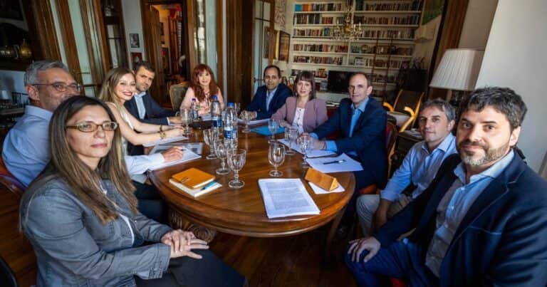 El Tribunal evalúa fijar nuevas restricciones a las visitas que recibe Cristina Kirchner en San José 1111