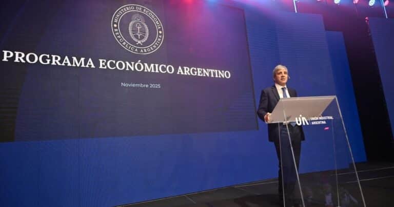 En octubre hubo superávit fiscal, pero los intereses de la deuda subieron por encima de la inflación