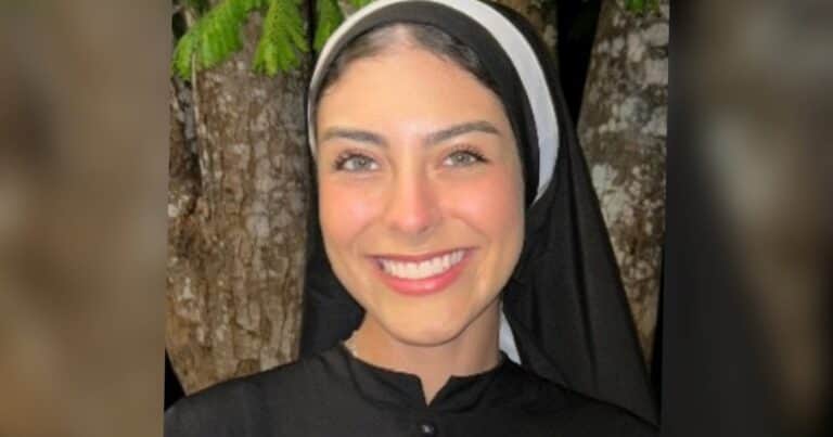 ¿Quién es la Hermana Eva? La modelo que dejó las pasarelas para ser “esposa de Jesús”