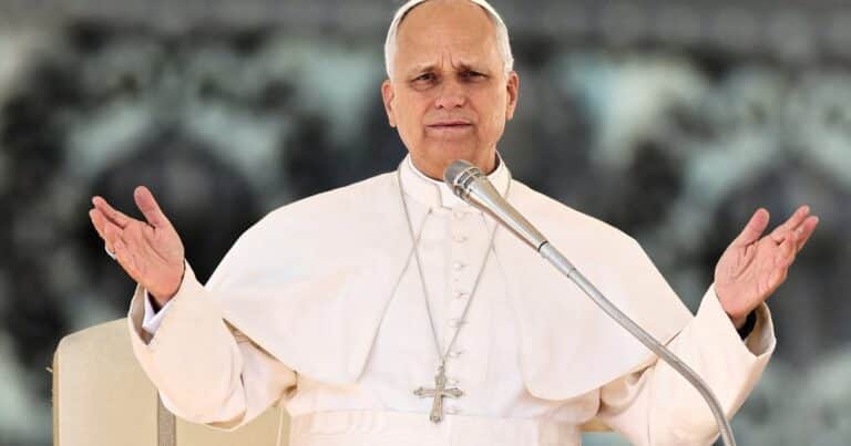 En un mensaje a industriales argentinos, el Papa destacó la importancia de pagar «salarios justos» a los obreros