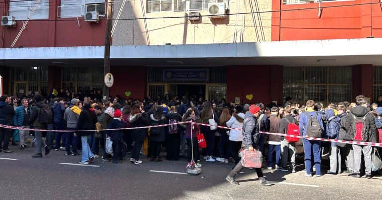 Tras los reclamos, el Gobierno aumentará los salarios docentes en los colegios y liceos que dependen del Ministerio de Defensa