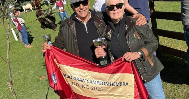 Es ingeniero naval, invirtió con la familia en el campo y hoy trabaja con 4 diferentes razas ganaderas